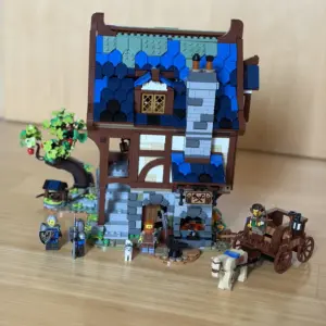 EckSteine Produktbild vom Set Mittelalterliche Schmiede der Marke LEGO mit der Setnummer 21325 aus der Kategorie IDEAS.