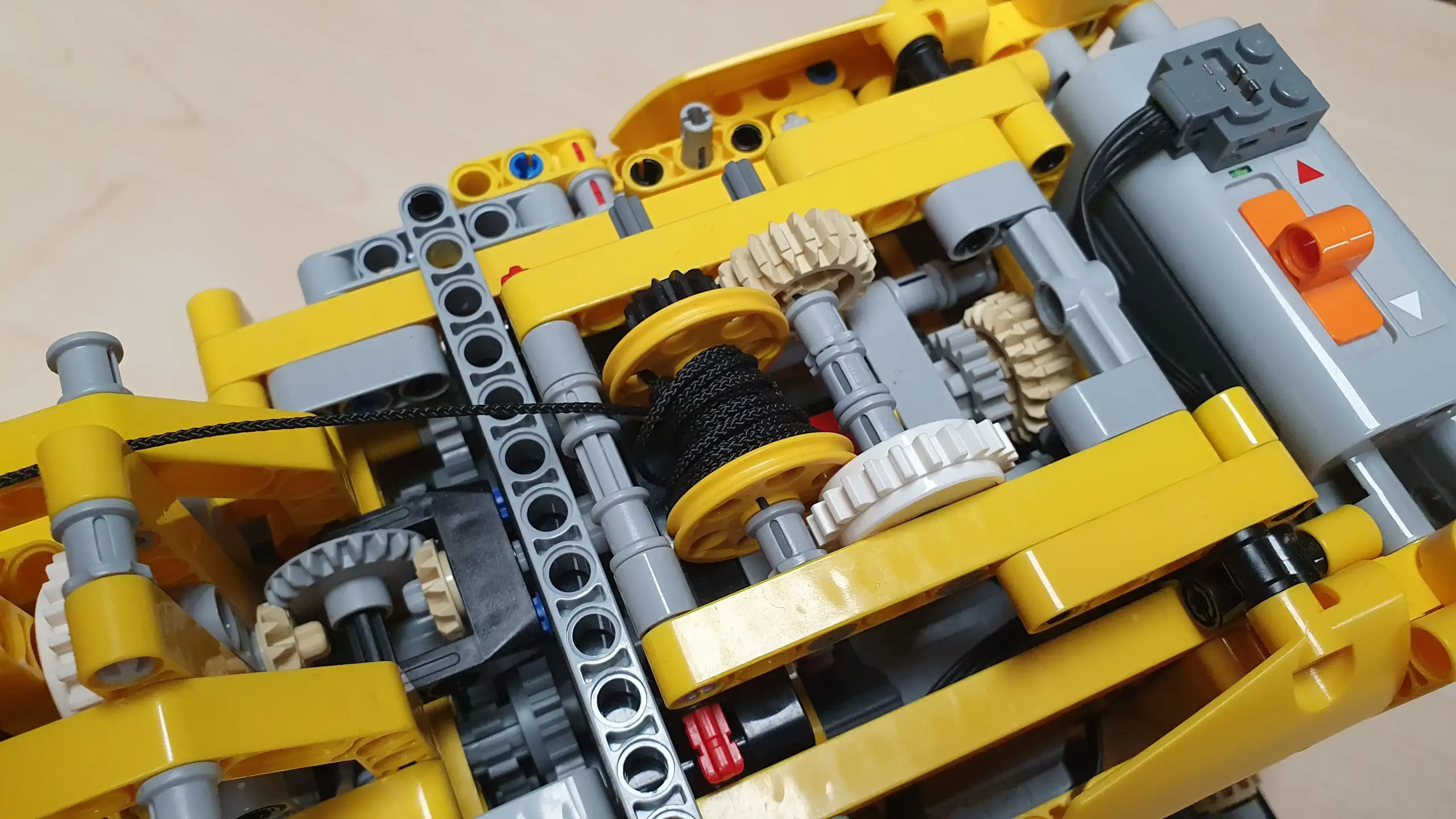 EckSteine Produktbild vom Set Mobiler Schwerlastkran der Marke LEGO mit der Setnummer 42009 aus der Kategorie TECHNIC.