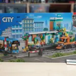 EckSteine Produktbild vom Set Bahnhof der Marke LEGO mit der Setnummer 60335 aus der Kategorie CITY.