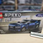 EckSteine Produktbild vom Set Ford Mustang Dark Horse Sportwagen der Marke LEGO mit der Setnummer 76920 aus der Kategorie SPEED CHAMPIONS.